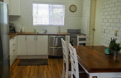 Traviston Casa | Jack's Shack - Burrum Heads - Relax, fish and swim
