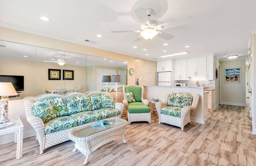 Emerald Isle Condominio | 2 habitaciones / 2 baños ~ Piso superior frente al mar condominio ~ Ascensor ~ 1304 Queens Court