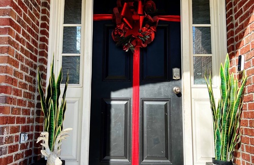 Westside Casa | Jacksonville’s Golden Getaway , with it’s unique King and Queen Royalty.