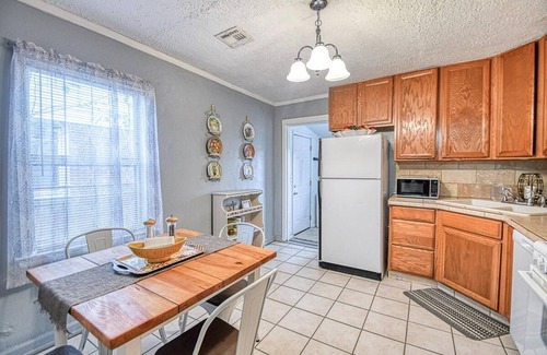 Midwest City Casa | Jacobs Comfort...close to all things OKC Metro