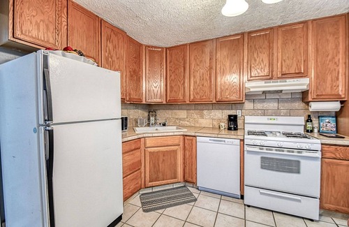 Midwest City Casa | Jacobs Comfort...close to all things OKC Metro