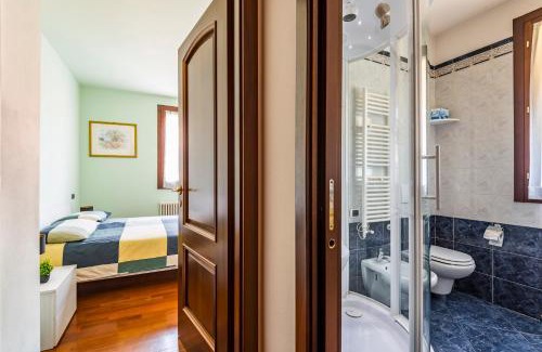 Casalgrande Apartamento | Jacuzzi Apartment in Italian Villa, Wi-Fi & Garden Sassuolo - Maranello