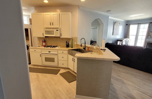 West Omaha Casa | Jacuzzi House Across Nice park