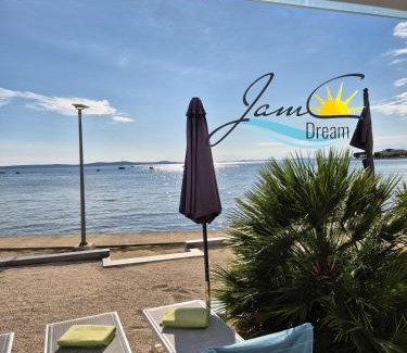 Privlaka Apartamento | JamC Dream Familientraum direkt am Meer mit beheiztem Pool