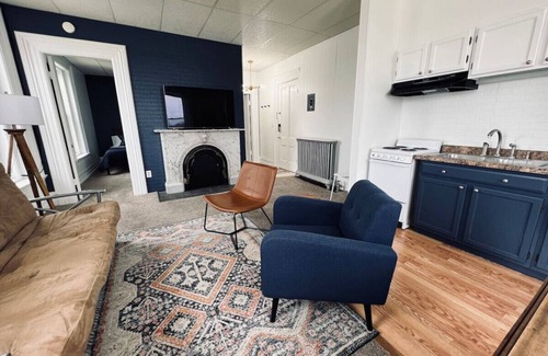 Bay City Apartamento | James’ Entire Apt @ the Historic McCormick House