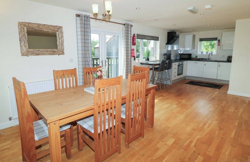 Brigg Cabaña | JAMES VILLE MARINA LODGE 7, pet friendly, with a garden in Brigg