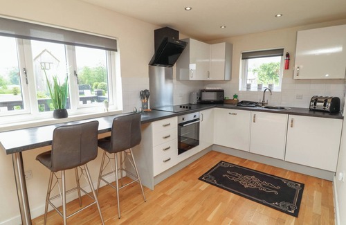 Brigg Cabaña | JAMES VILLE MARINA LODGE 7, pet friendly, with a garden in Brigg