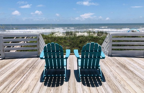 Folly Beach Casa | Come stay in this front beach original Folly cottage with“A Million Dollar View”