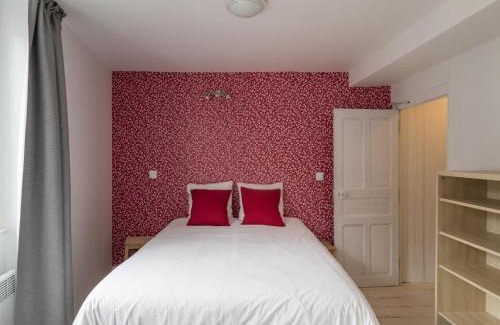 Dun-sur-Meuse Casa | Jane Austen Lake Retreat