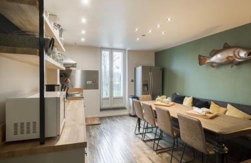 Dun-sur-Meuse Casa | Jane Austen Lake Retreat