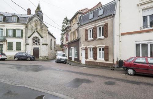 Dun-sur-Meuse Casa | Jane Austen Lake Retreat