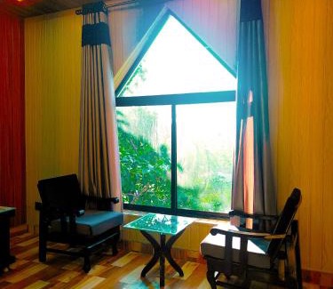 Mayapur Apartamento | Jarokhā by Nivāsa- Scenic Stay Overlooking Ganga, Mountain View, 2 minutes from Ganga Ghaat, 10 minutes from Raja ji national Park