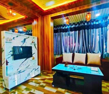 Mayapur Apartamento | Jarokhā by Nivāsa- Scenic Stay Overlooking Ganga, Mountain View, 2 minutes from Ganga Ghaat, 10 minutes from Raja ji national Park