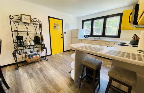 Newport Casa | Jasmine House-Dog, family friendly-5 mins Douglas Lake-Large yard-Country Vibe