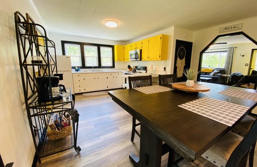 Newport Casa | Jasmine House-Dog, family friendly-5 mins Douglas Lake-Large yard-Country Vibe