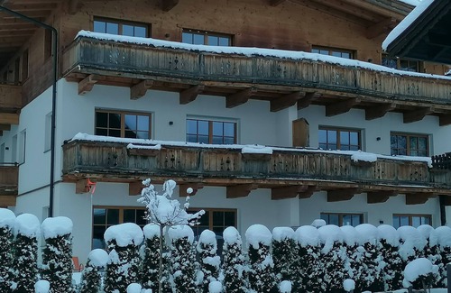 Scheffau am Wilden Kaiser Apartamento | Jaspis - Cozy vacation apartment, south-facing balcony, private sauna, underground parking and elevator