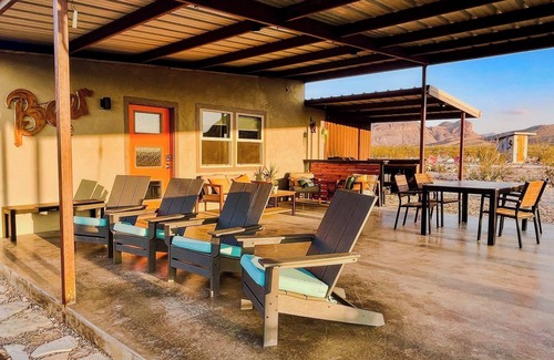 Alpine Casa | Javelina Hideout - Ecológico, fuera de la red Desert Dream Home