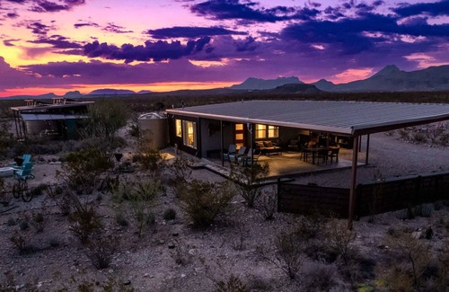 Alpine Casa | Javelina Hideout - Ecológico, fuera de la red Desert Dream Home