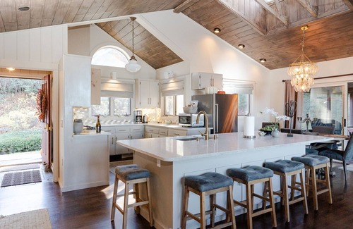 Monterey Casa | Impresionantes vistas a la montaña y al lago en esta elegante casa de montaña ...