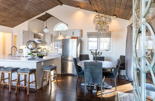 Monterey Casa | Impresionantes vistas a la montaña y al lago en esta elegante casa de montaña ...