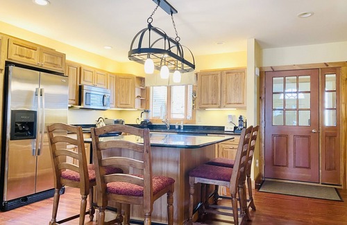 North Troy Casa | Jay Peak 4BR/3.5BA Ski-in/out Townhome