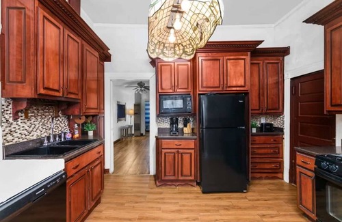 Birmingham Casa | Jefferson Ave Historic