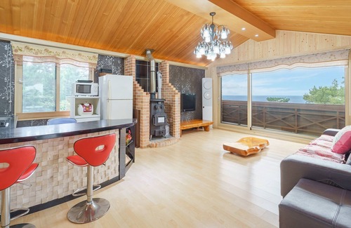 Aewol Casa | Jeju Oceancliffcottage