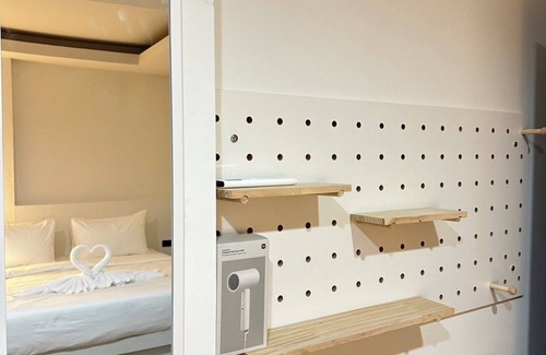 Patong Hotel | Jellyfish Residence