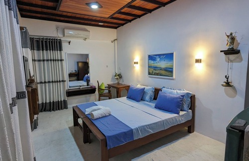 Ekala Cama Y Desayuno | Jennifers Villa, Make your soul full in Love and Peace in Negombo AC,Wifi,Beach