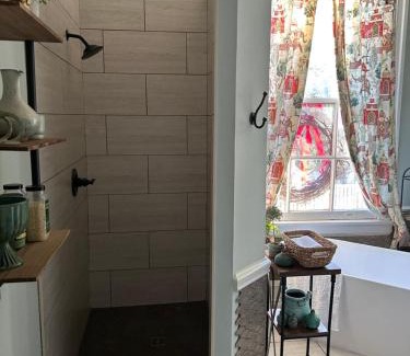 Laurel Cama Y Desayuno | Jenny's Downtown Hideaway Bed and Breakfast
