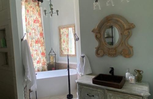 Laurel Cama Y Desayuno | Jenny's Downtown Hideaway Bed and Breakfast