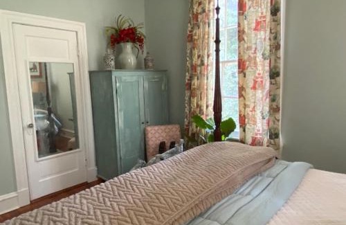 Laurel Cama Y Desayuno | Jenny's Downtown Hideaway Bed and Breakfast