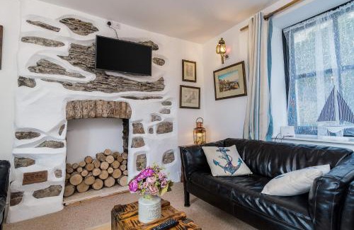 West Looe Casa | Jessamine: Restored fisherman's cottage close to Looe's harbour