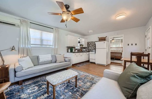 Georgetown Casa | Jesse Cooper Cottage-Overlooking SWU & Downtown GT
