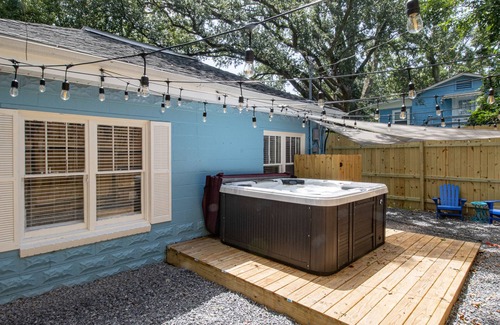 Long Beach Cabaña | Jillian's Place-Beach Cottage with Hot Tub