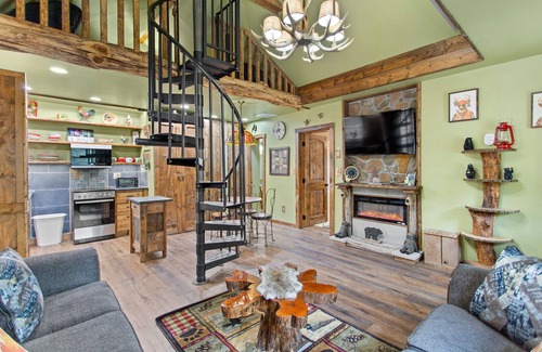 Jim Thorpe Cabina | Jim Thorpe Rustic Cabin With Hot Tub, EV Charger, BBQ Grill & Outdoor Games!