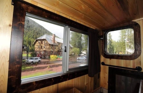 Essex Cabina | "JJ" Luxury Caboose