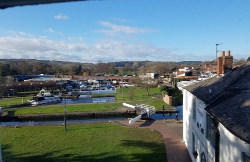 Stourport-on-Severn Casa | JJ's "Gin Palace" luxury riverside townhouse
