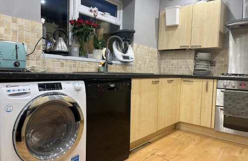 Strood Apartamento | JM cozy double room with huge garden