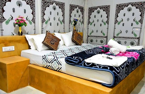 Amar Sagar Pol Complejo | Jodhani Desert Camp & Resort Jaisalmer