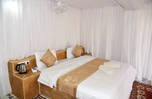 Amar Sagar Pol Complejo | Jodhani Desert Camp & Resort Jaisalmer