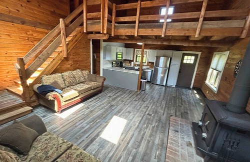 Johnstown Casa | Johnstown Gem! Spacious Wood Home & Beautiful Farm - Amazing for Families & Work