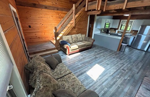 Johnstown Casa | Johnstown Gem! Spacious Wood Home & Beautiful Farm - Amazing for Families & Work