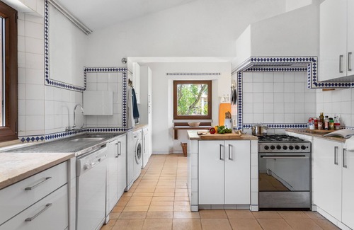 Praia das Macas Villa | JOIVY 3-BR Cottage w/Terrace & Garden in Colares