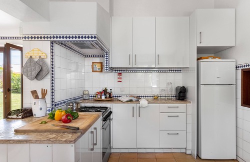 Praia das Macas Villa | JOIVY 3-BR Cottage w/Terrace & Garden in Colares