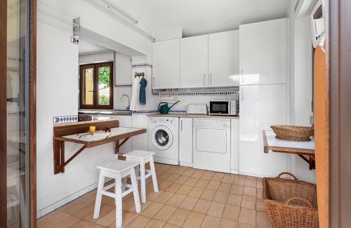 Praia das Macas Villa | JOIVY 3-BR Cottage w/Terrace & Garden in Colares