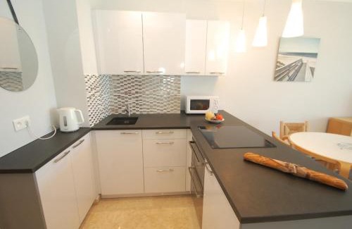 Menton Apartamento | Joli 3P rénové en bord de mer avec terrasses, piscine et garage à Menton - FR-1-196-184