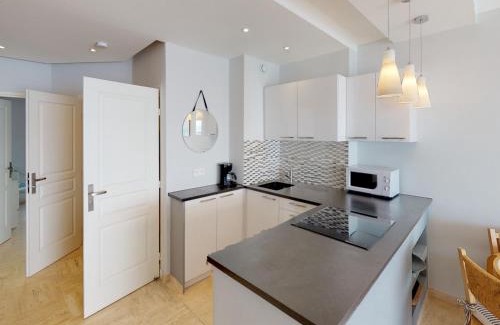 Menton Apartamento | Joli 3P rénové en bord de mer avec terrasses, piscine et garage à Menton - FR-1-196-184