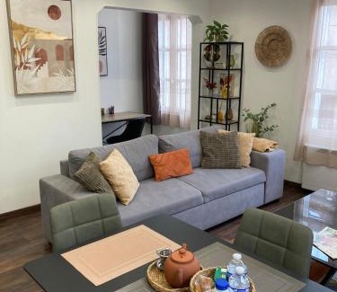 Sens Apartamento | Joli appart F2, les 3 croissants, centre ville
