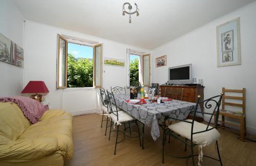 Auzat Cama Y Desayuno | Jolie chambre au calme à Auzat